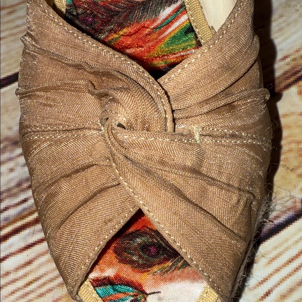 Soft Style Beige Peep-Toe Wedges Size 8.5 - Picture 14 of 15